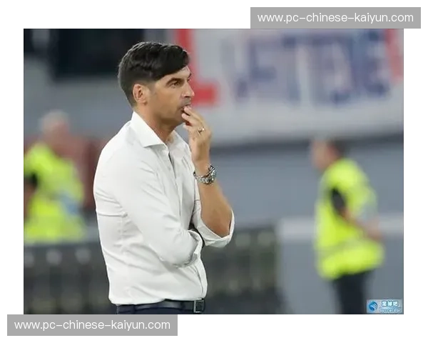 谢尔基回里昂主场观看比赛，与丰塞卡热情拥抱